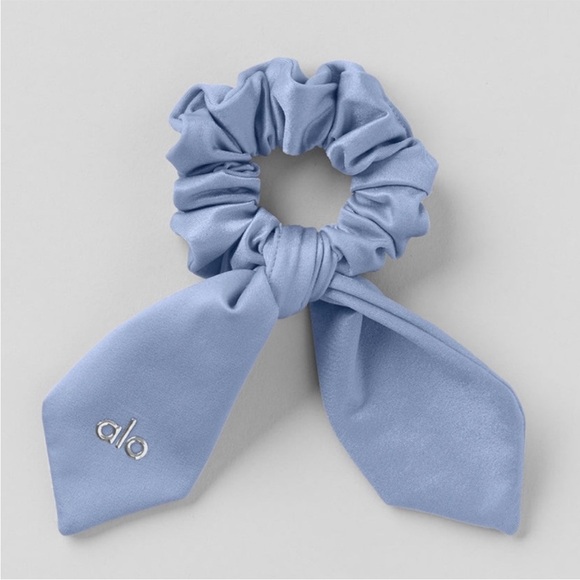 Alo Yoga Winter Frost Airlift Rhythm Hair Bow Scrunchie NWT main image 4